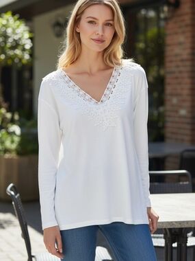 White Long Sleeve V-Neck Top with Lace Trim Sz L